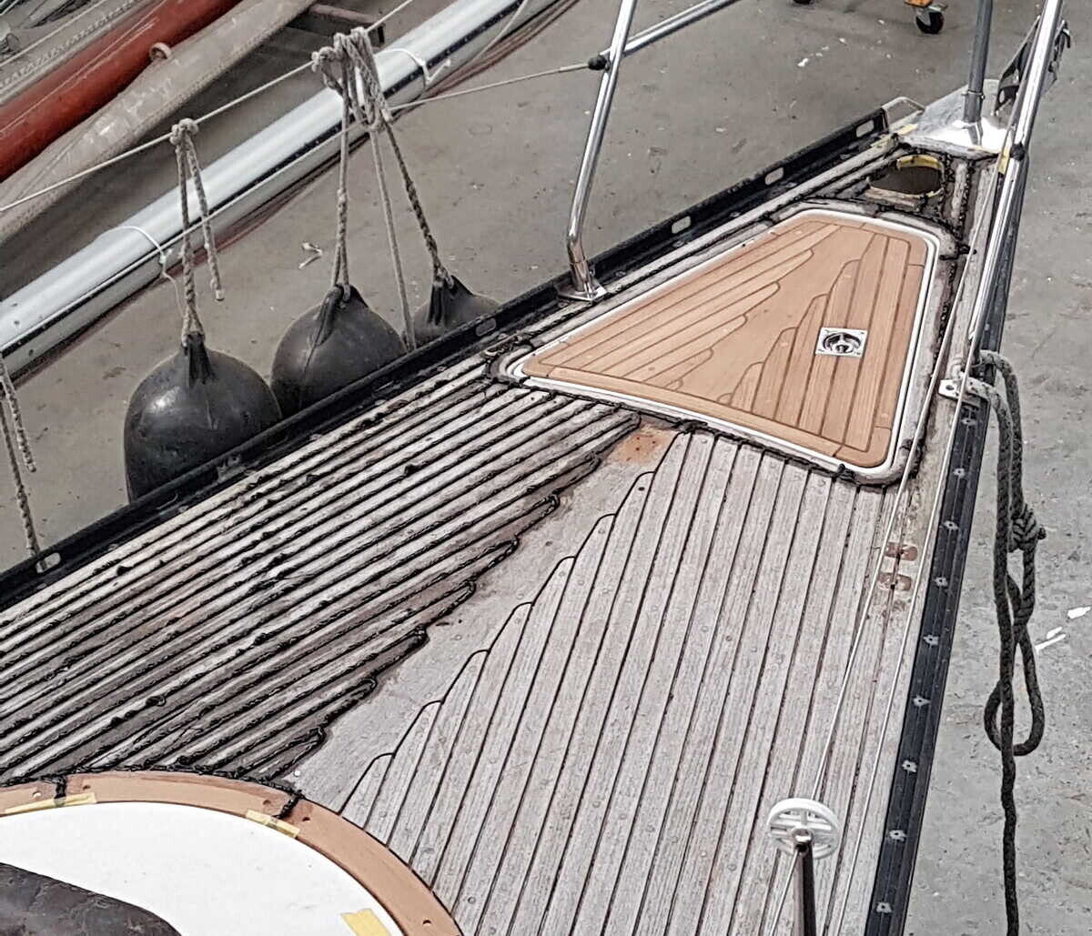 Refit teak dek (1)